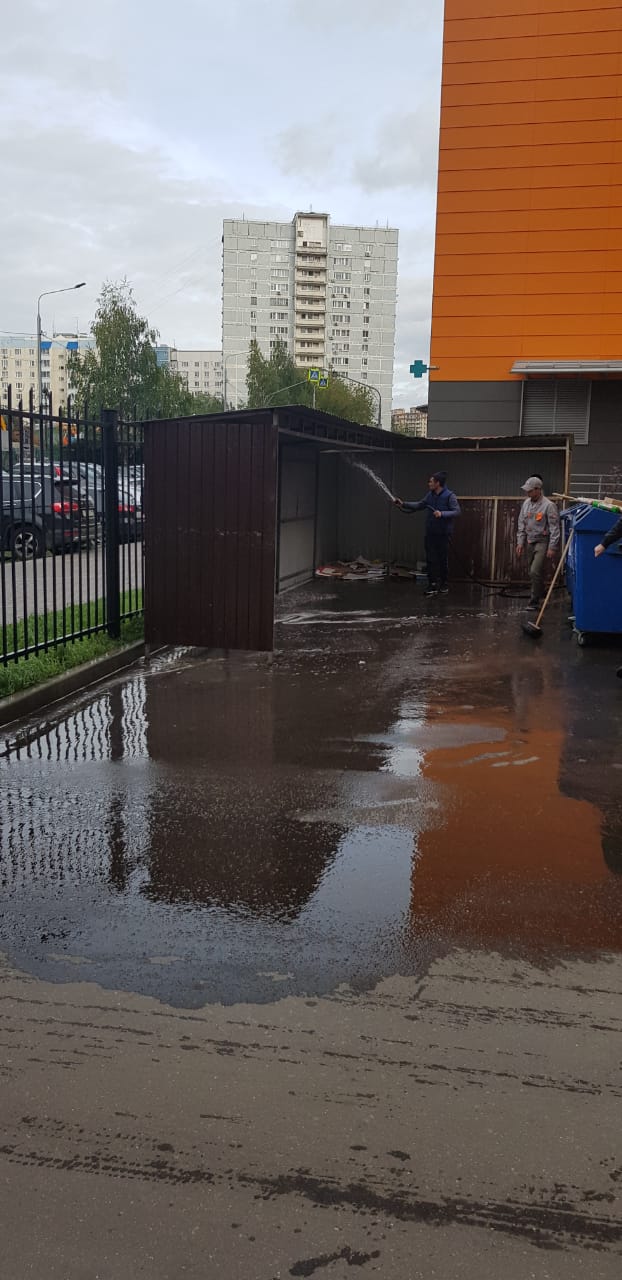 Выполнена промывка промывка контейнерной площадки, расположенной по адресу: г. Видное, ул. Радужная, д.2 и д.4.